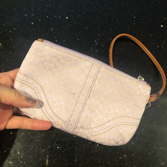 Coach wristlet 👛 - Picture 4 of 8